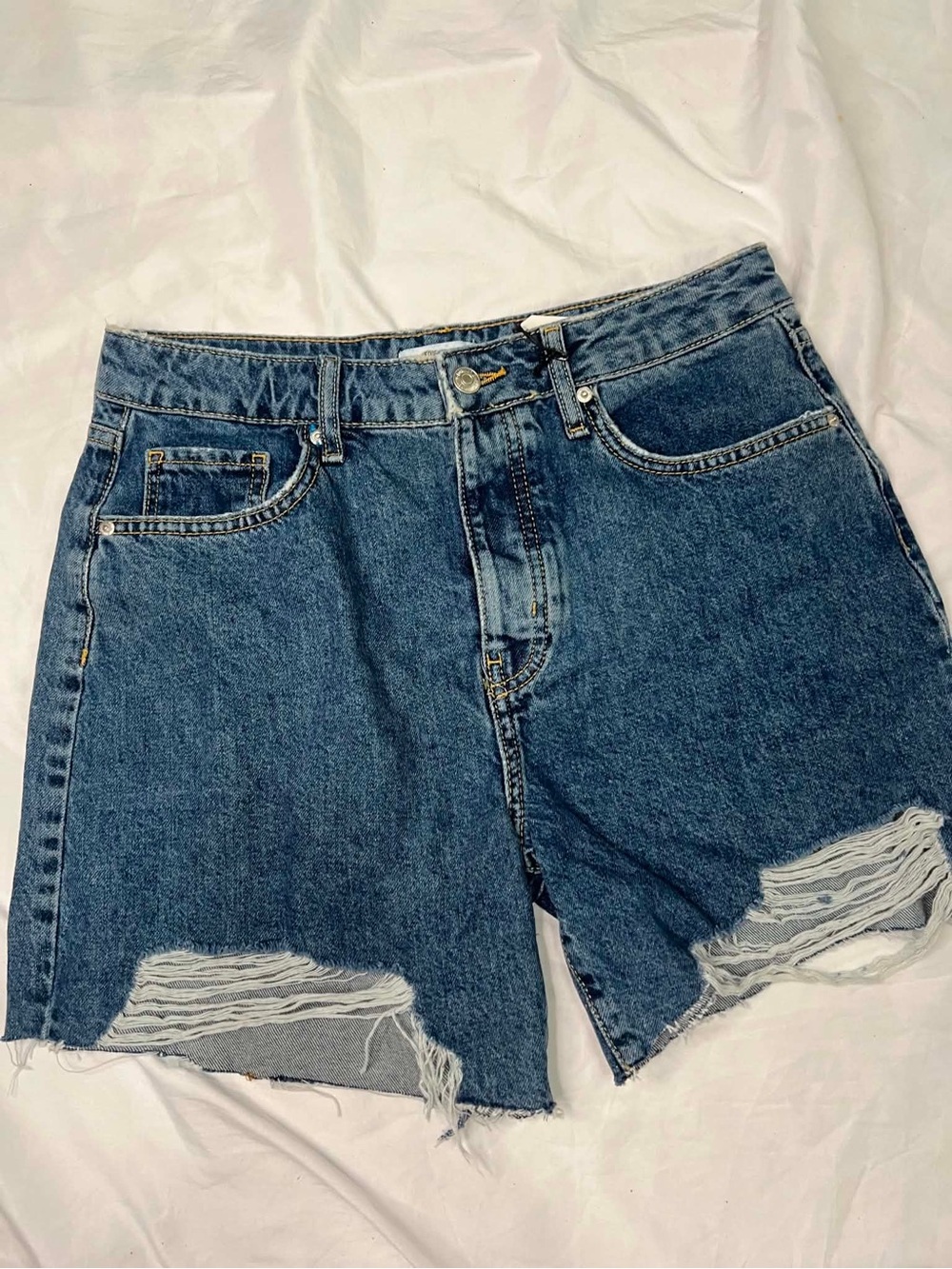 Forever 21 Premium High Rise Distressed Denim Shorts Raw Hem NWOT Size 29